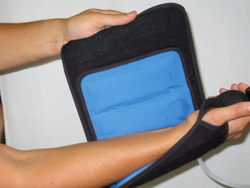 Terapia-de-compressao-a-frio-para-pulso